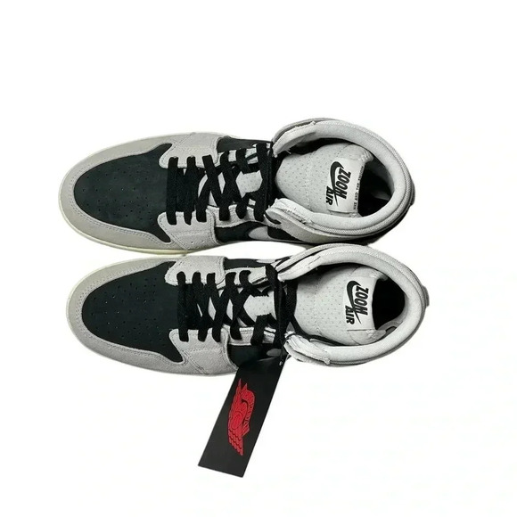 Nike Air Jordan 1 High - Picture 4 of 9